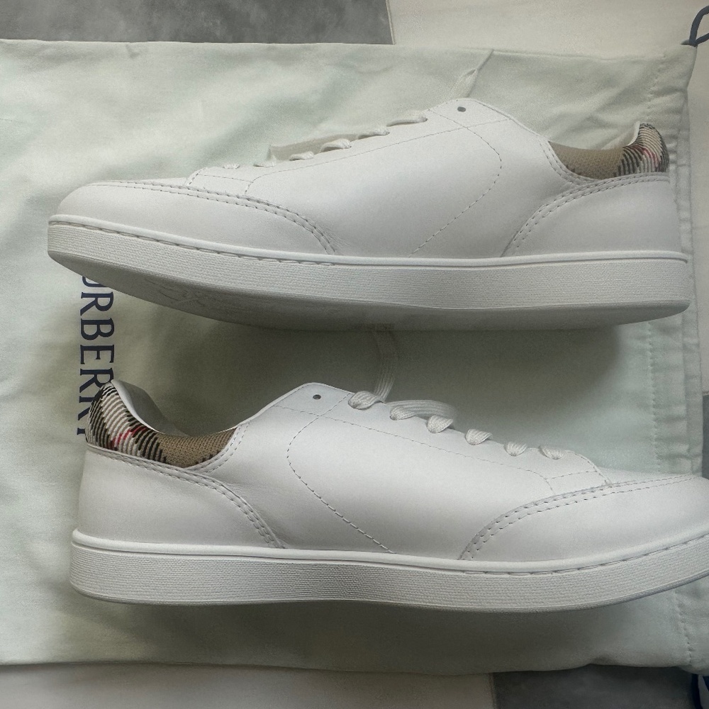 BURBERRY | Men's Lace Up Low Top Sneaker White